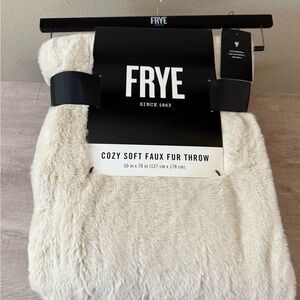 Frye Luxe Faux Fur Throw Blanket 50x 70 Reversible Champagne Ivory